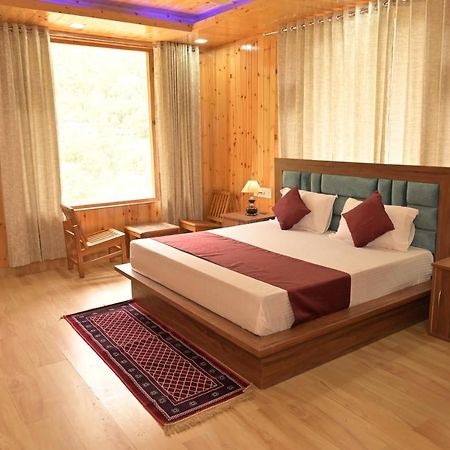 Hotel Royal Galaxy Tirthan Banjār Buitenkant foto