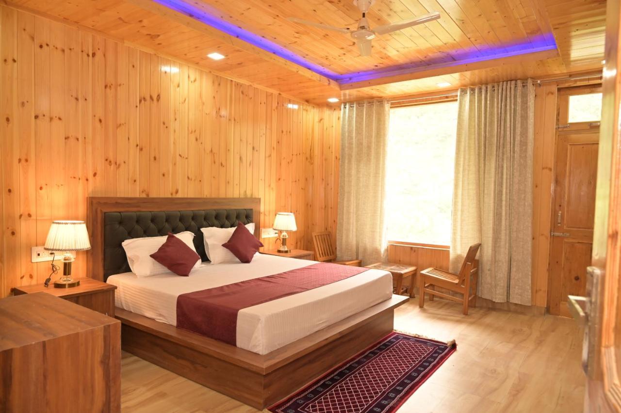Hotel Royal Galaxy Tirthan Banjār Buitenkant foto