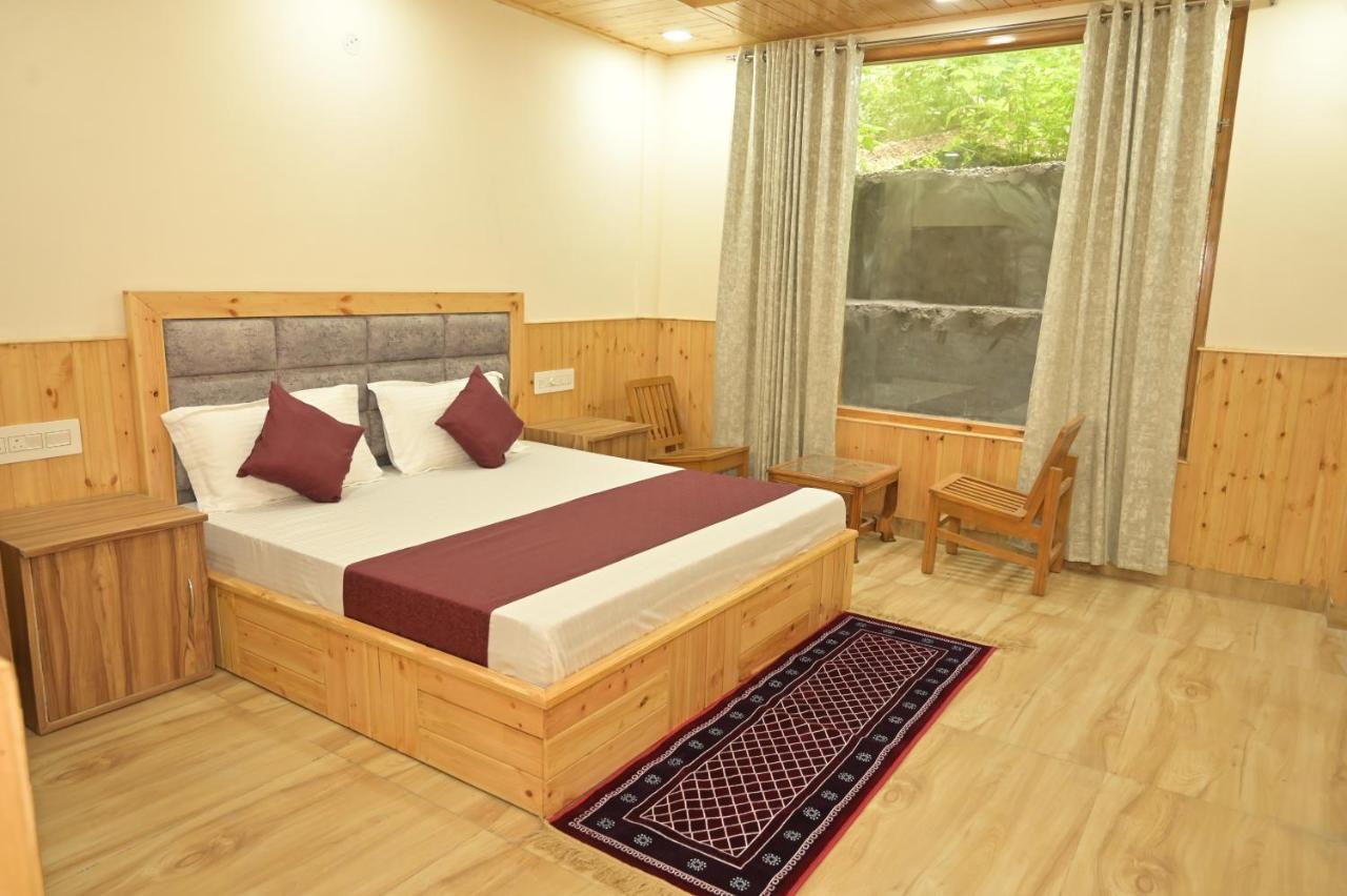 Hotel Royal Galaxy Tirthan Banjār Buitenkant foto