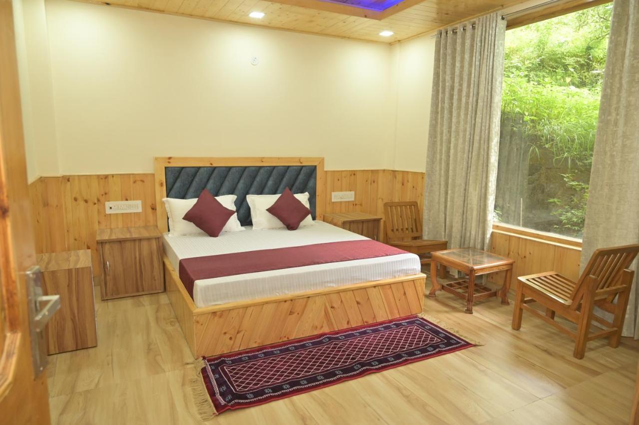 Hotel Royal Galaxy Tirthan Banjār Buitenkant foto