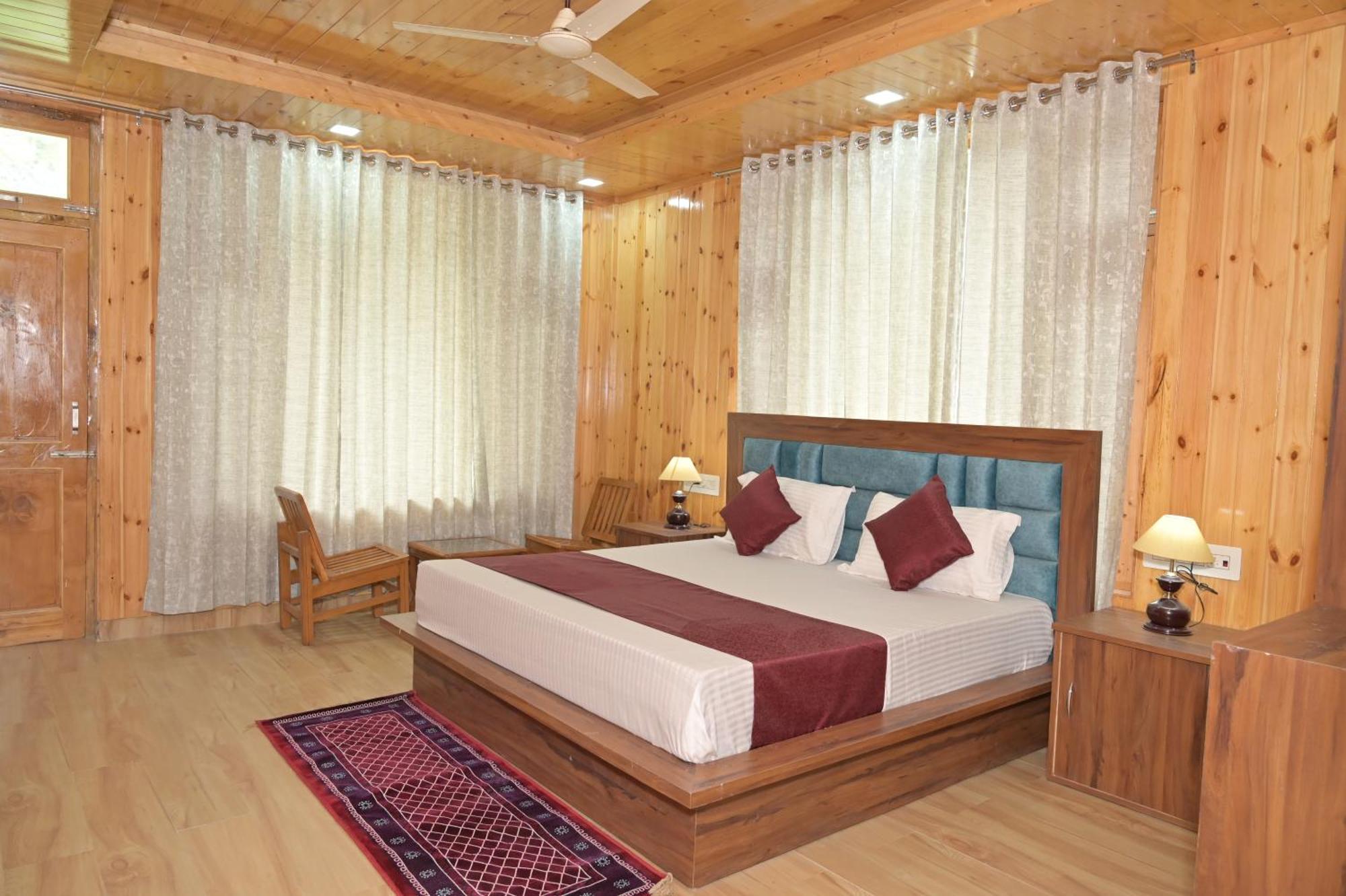 Hotel Royal Galaxy Tirthan Banjār Buitenkant foto