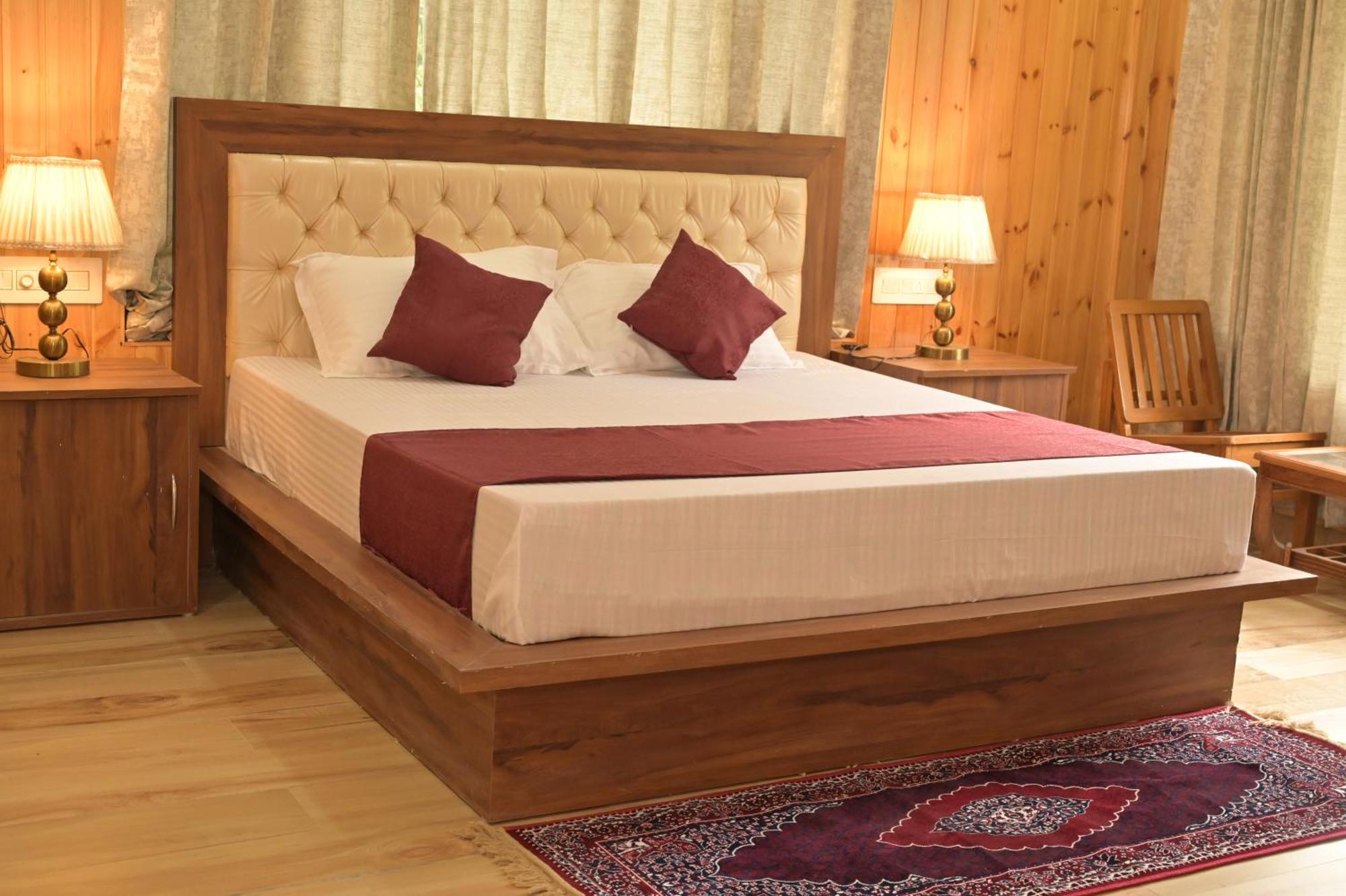 Hotel Royal Galaxy Tirthan Banjār Buitenkant foto