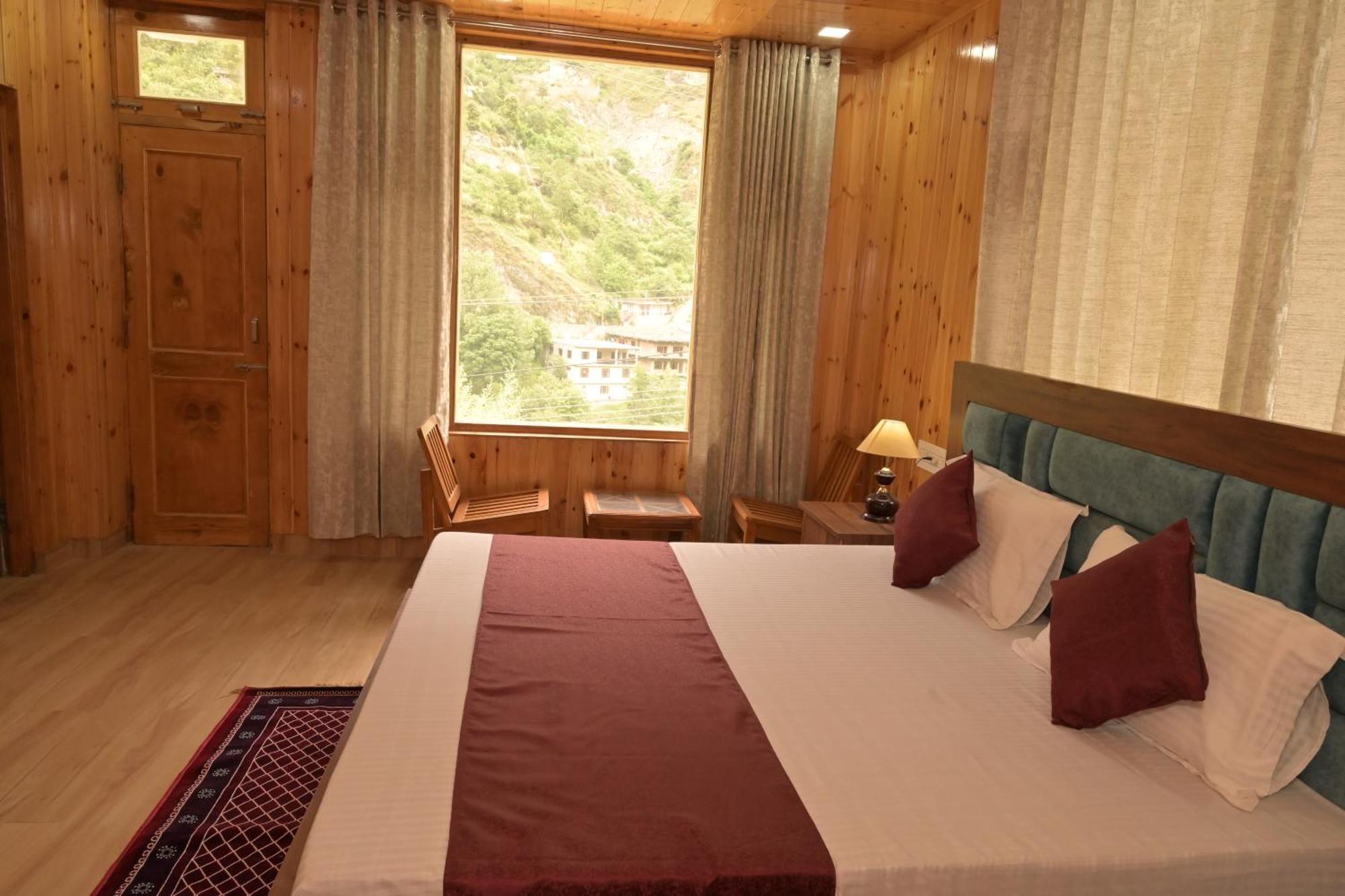 Hotel Royal Galaxy Tirthan Banjār Buitenkant foto