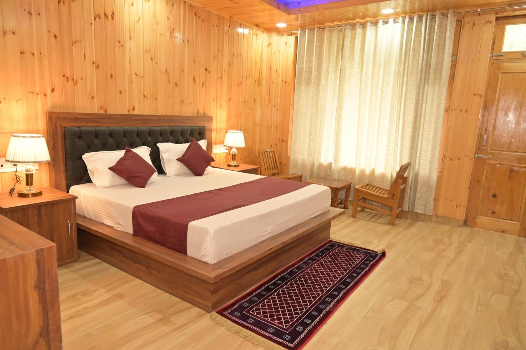 Hotel Royal Galaxy Tirthan Banjār Buitenkant foto
