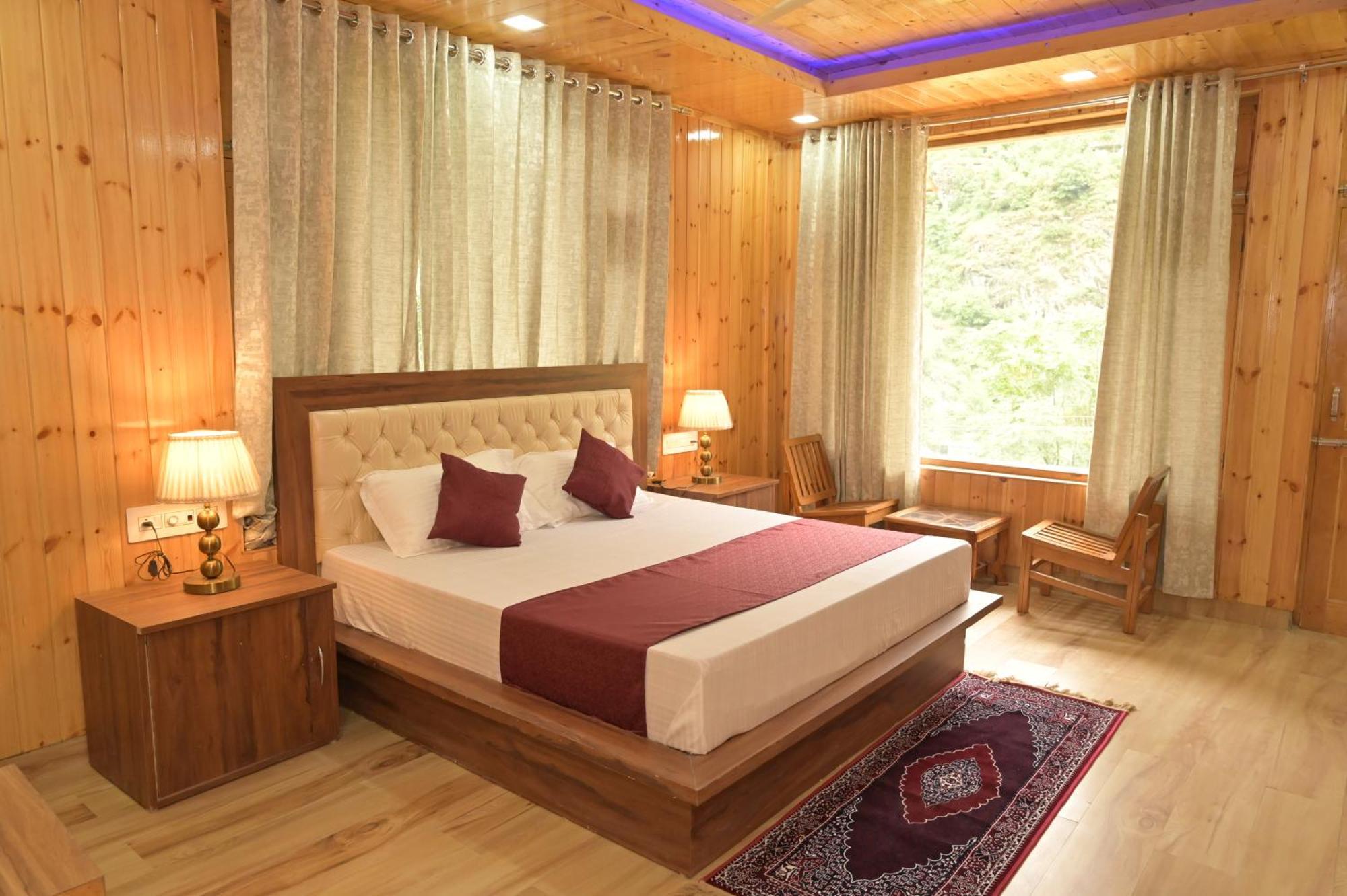 Hotel Royal Galaxy Tirthan Banjār Buitenkant foto