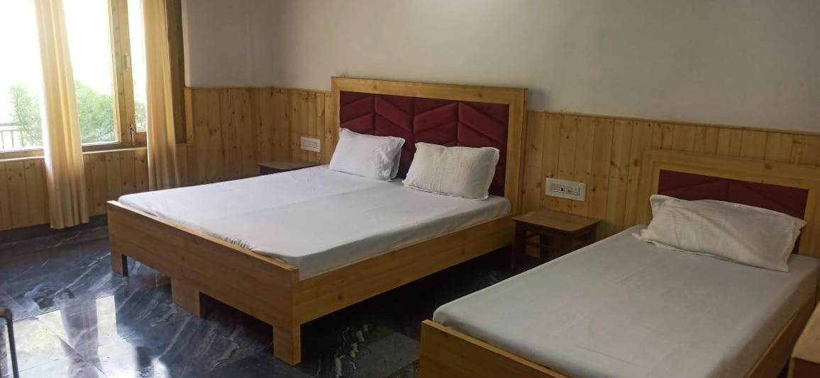 Hotel Royal Galaxy Tirthan Banjār Buitenkant foto
